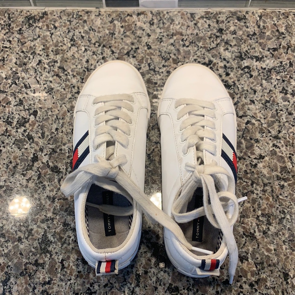 Kids White‎ Tommy Hilfiger Tennis Shoes, Big Kids 4